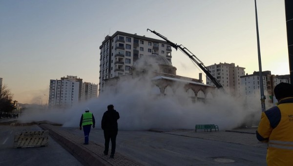 Kahramanmaraş merkezli depremlerde Kayseri'deki tarihi cami, ağır hasar aldı